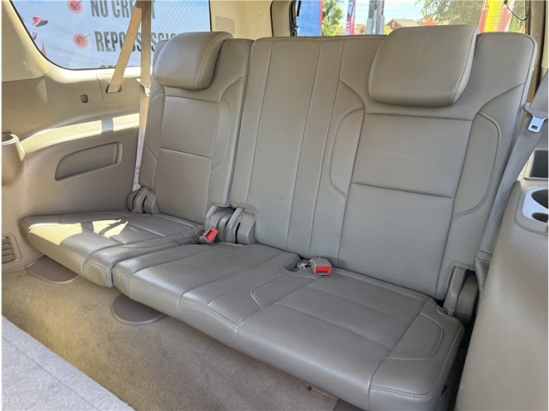 Used 2016 Chevrolet Suburban LT image 24