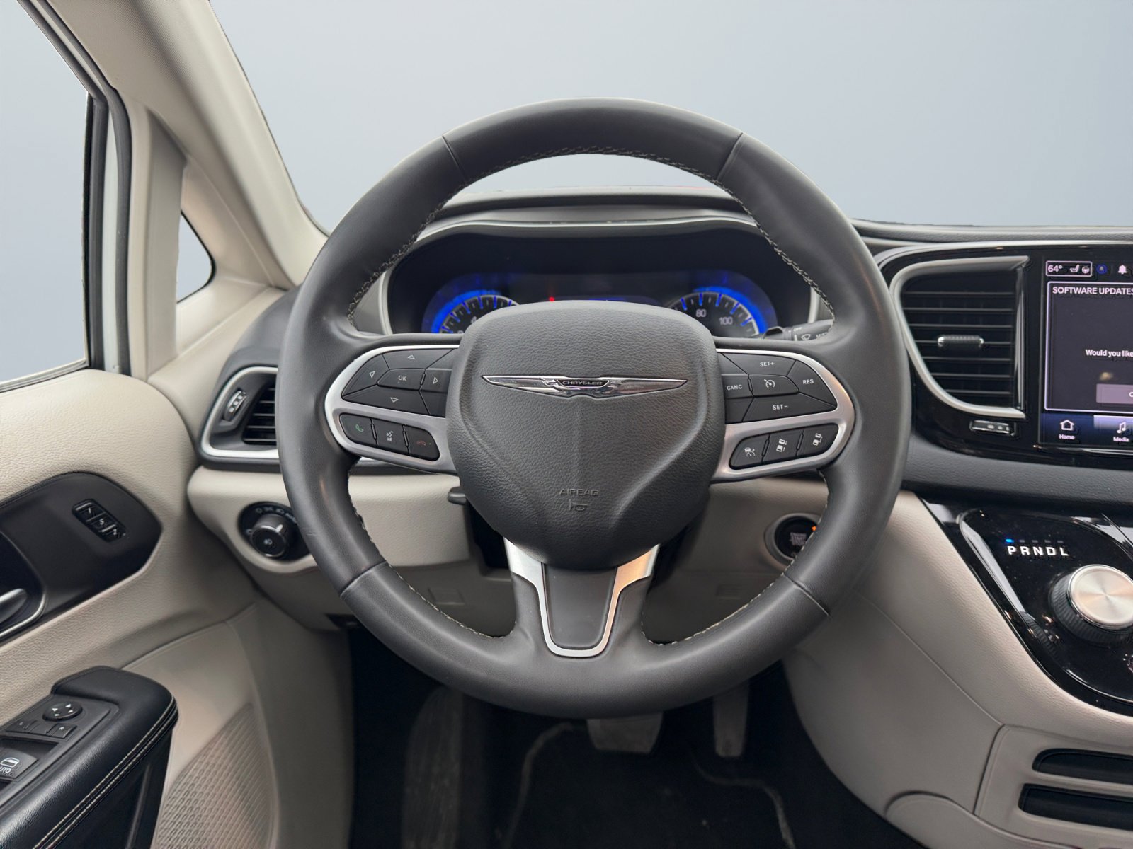 Used 2022 Chrysler Pacifica Touring-L image 13