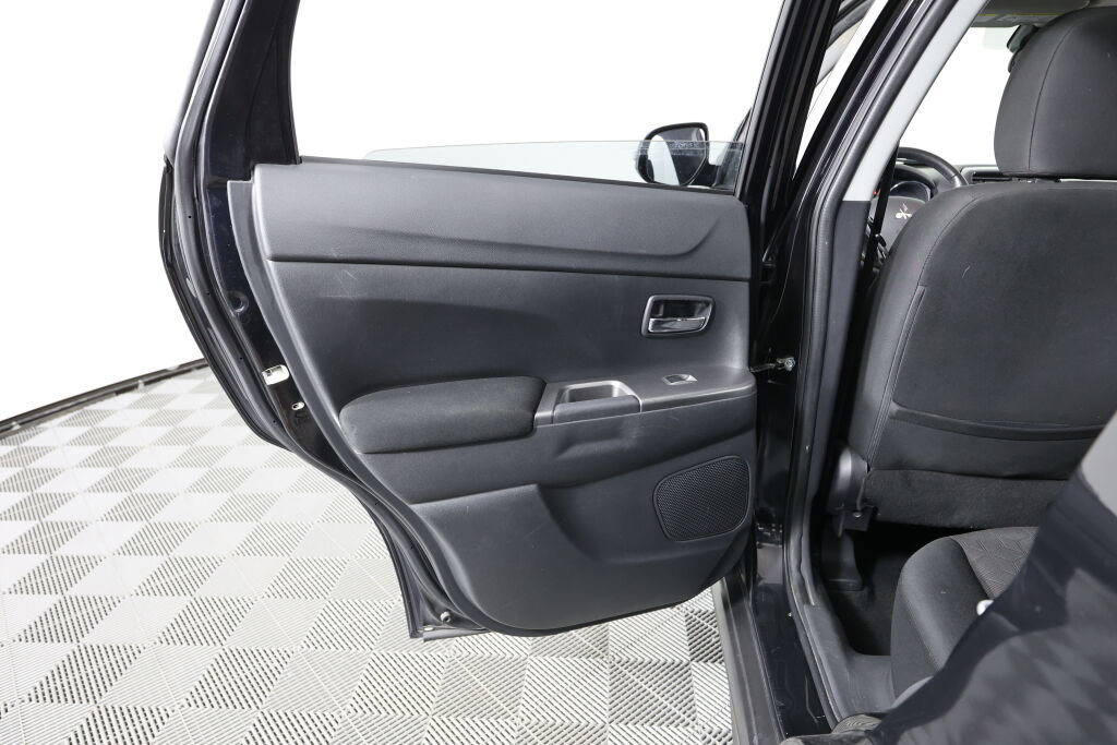 Used 2021 Mitsubishi Outlander Sport SE FWD image 17