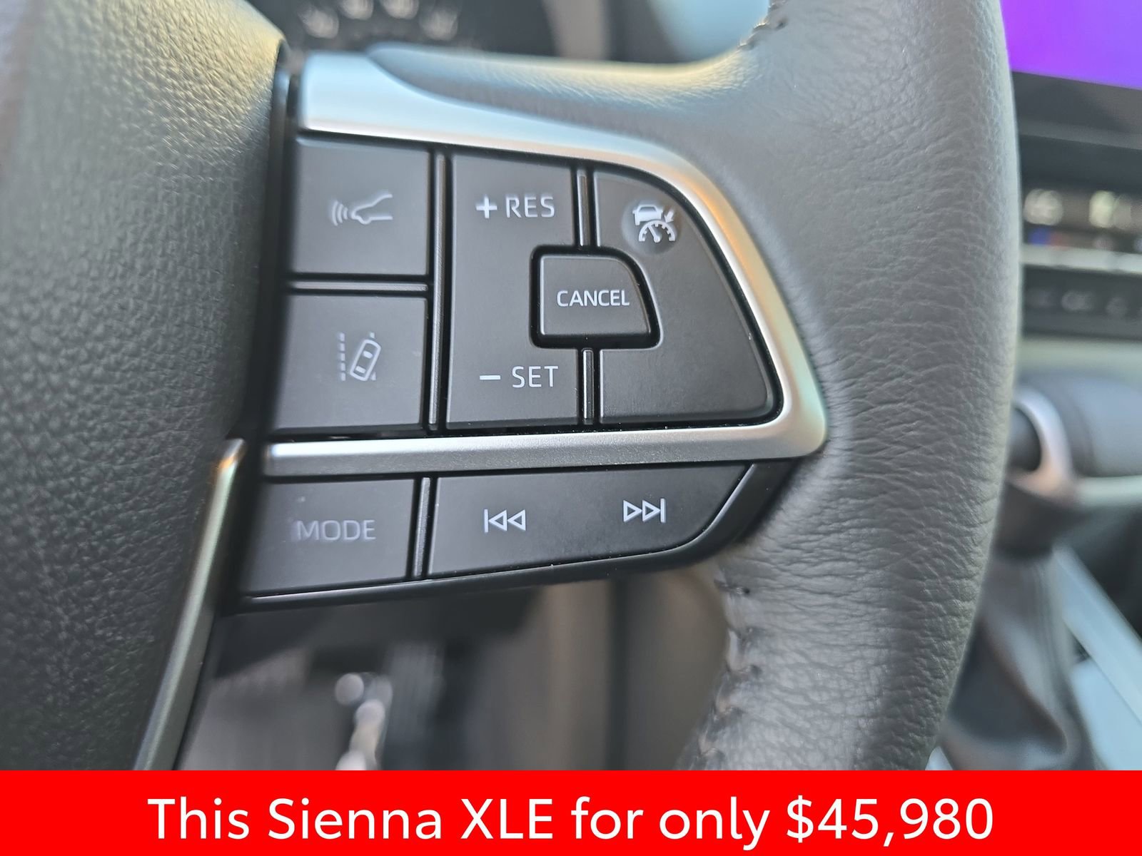 Used 2025 Toyota Sienna XLE w/ XLE Plus Package FWD image 26