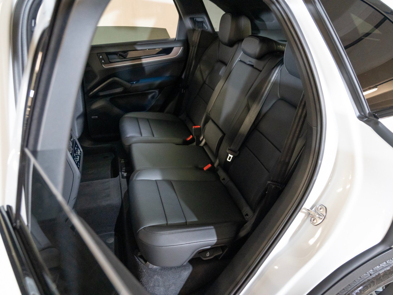 Certified 2026 Porsche Cayenne E-Hybrid AWD/4WD image 24