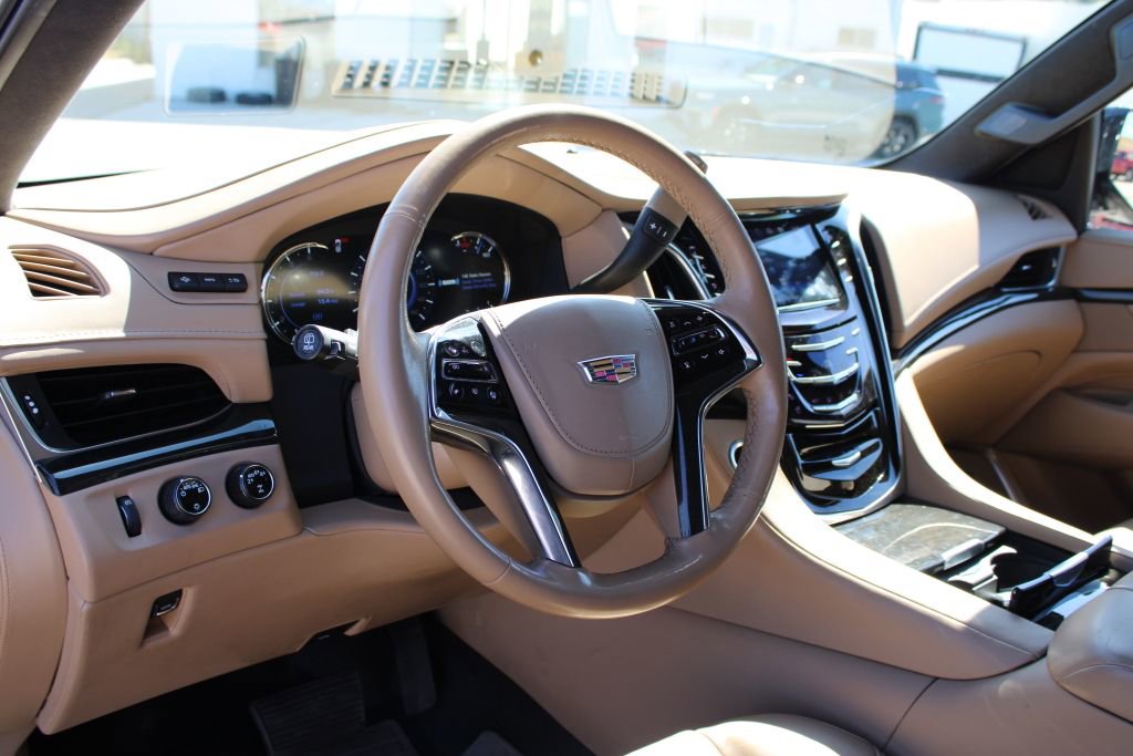 Used 2020 Cadillac Escalade Platinum w/ Escalade Sport Edition AWD/4WD image 33