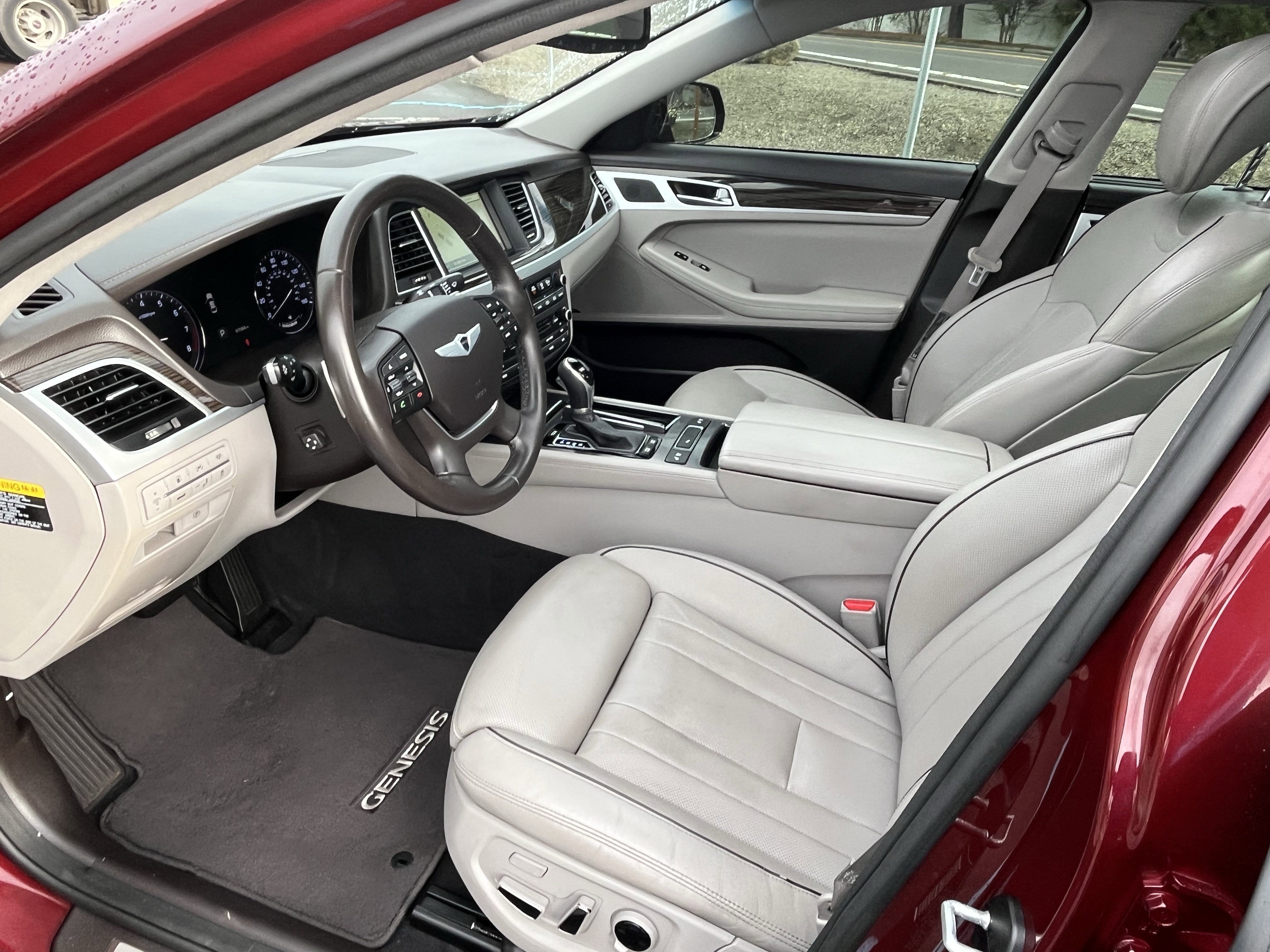 Used 2015 Hyundai Genesis 3.8 w/ Option Group 03 image 9