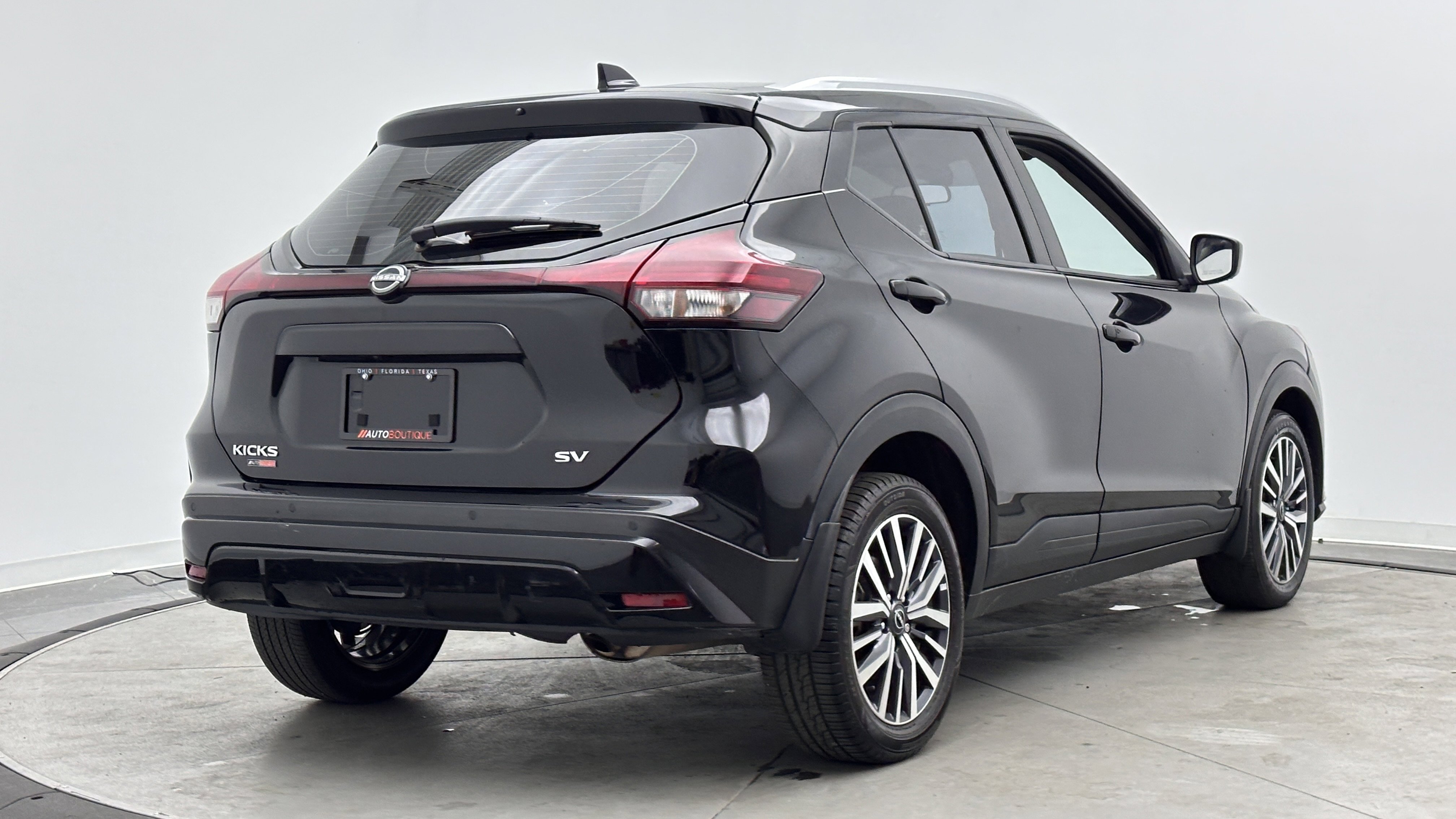 Used 2023 Nissan Kicks SV FWD image 7