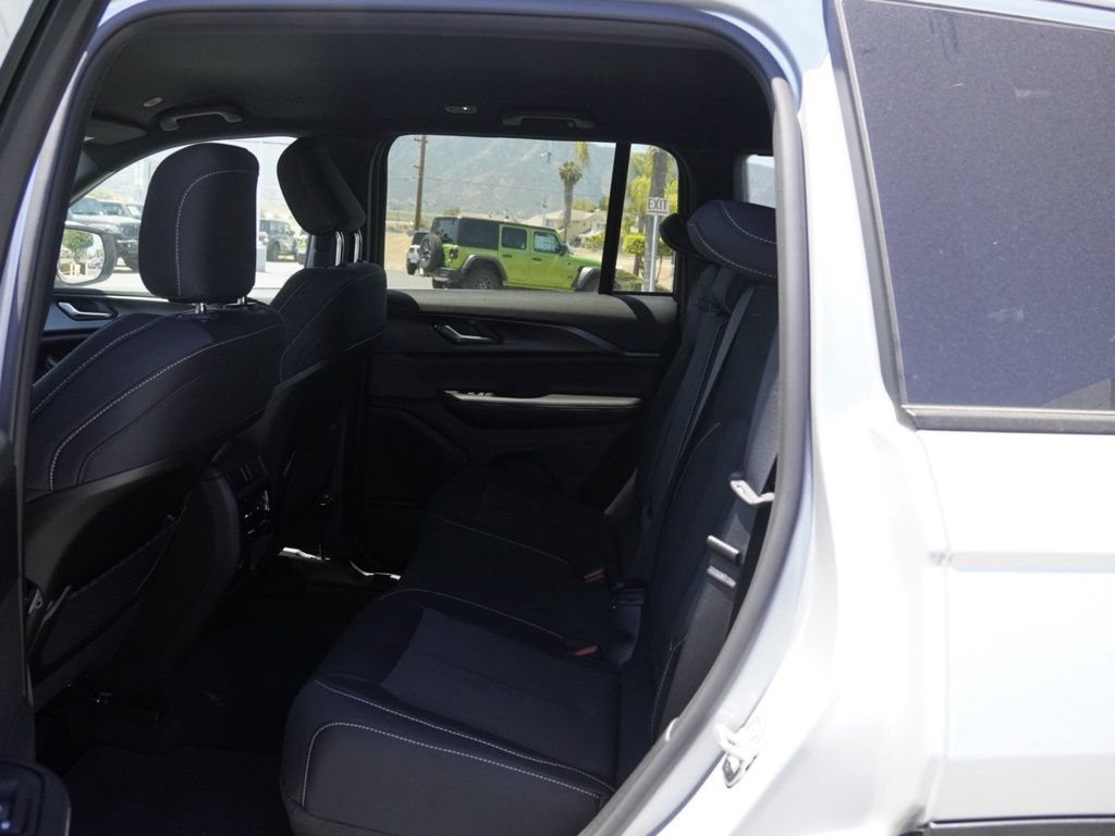 New 2026 Jeep Grand Cherokee Laredo RWD image 22