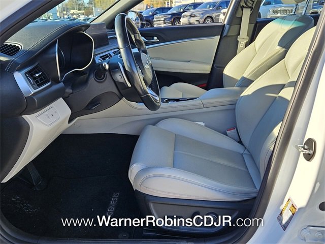 Used 2023 Genesis G70 2.0T image 5