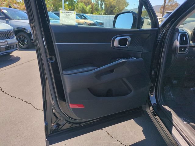 Used 2023 Kia Sorento LX FWD image 12