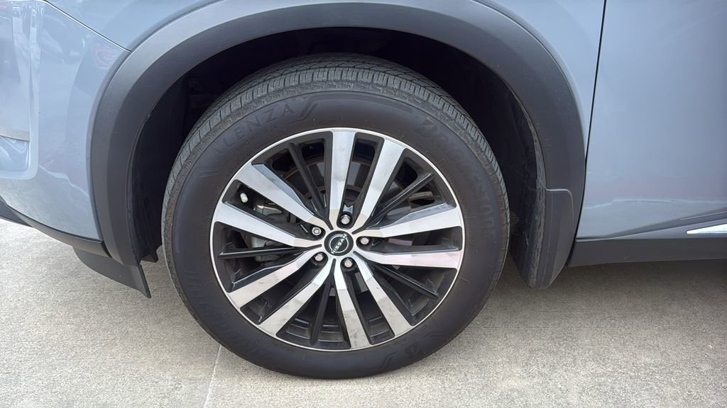 Used 2025 Nissan Pathfinder Platinum image 8