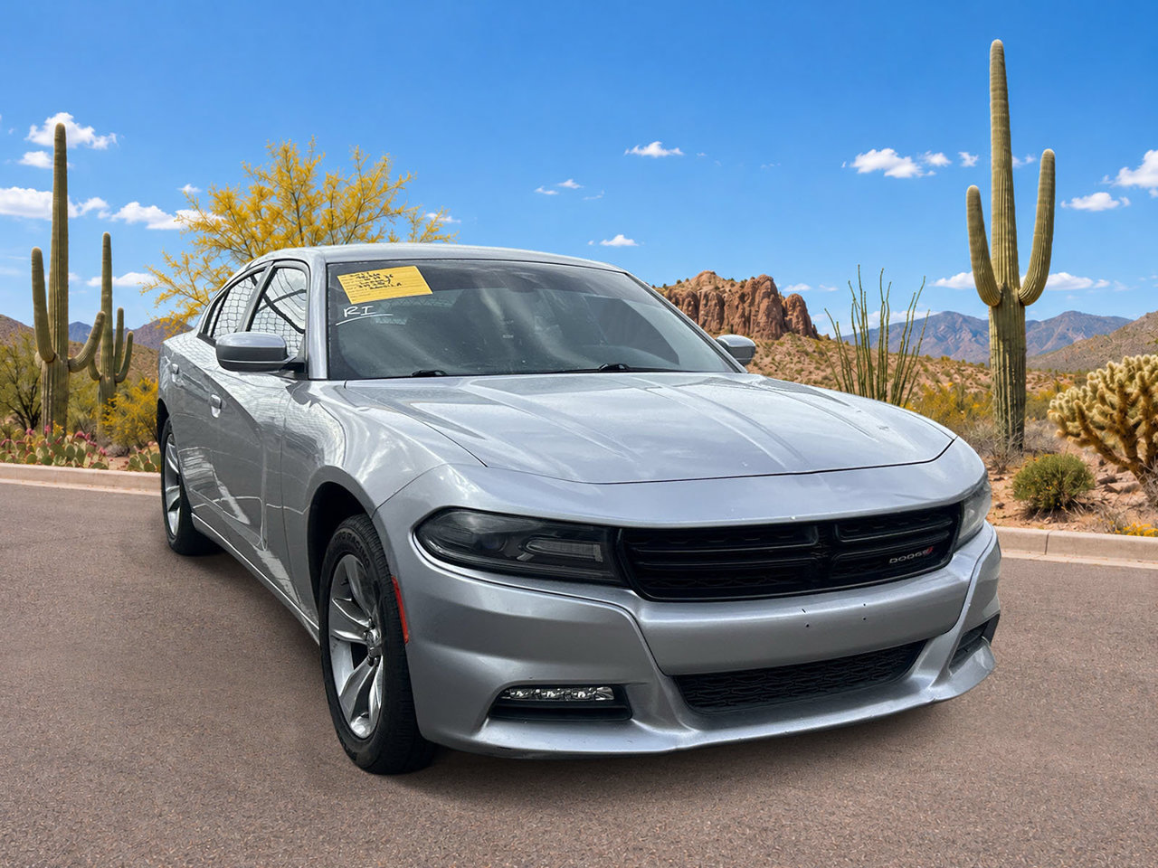 Used 2017 Dodge Charger SXT RWD image 4