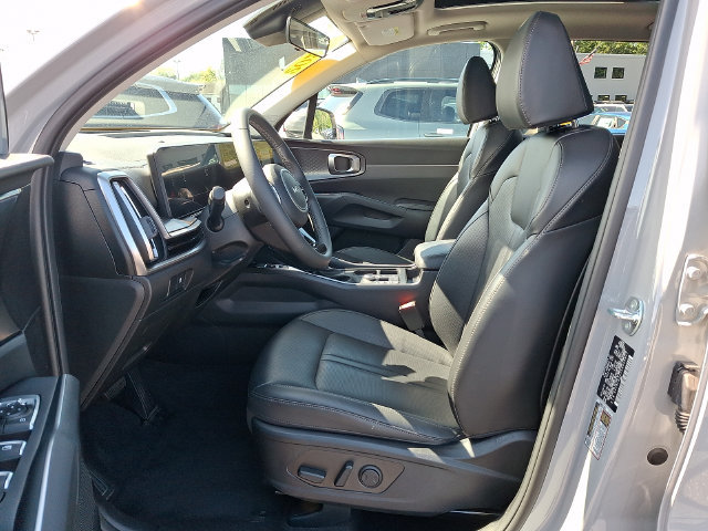 Certified 2025 Kia Sorento S w/ Panoramic Sunroof Package AWD/4WD image 15