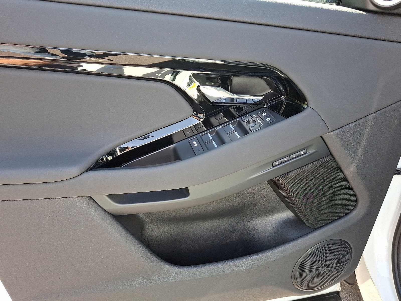 Certified 2025 Land Rover Range Rover Evoque S image 13