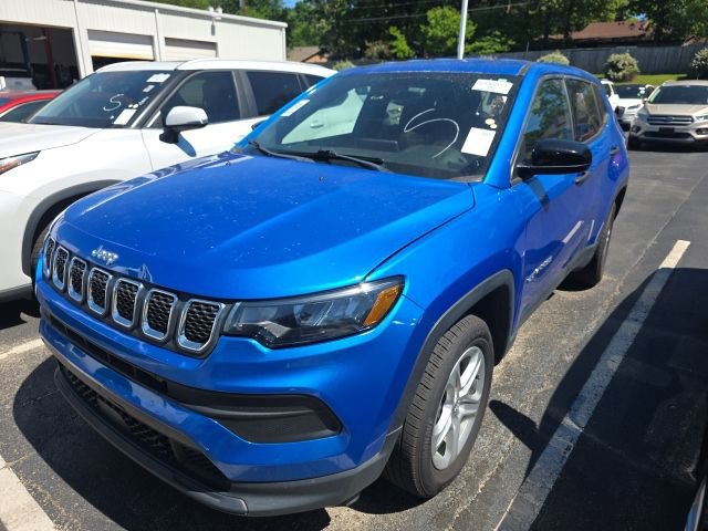 Used 2023 Jeep Compass Sport image 3