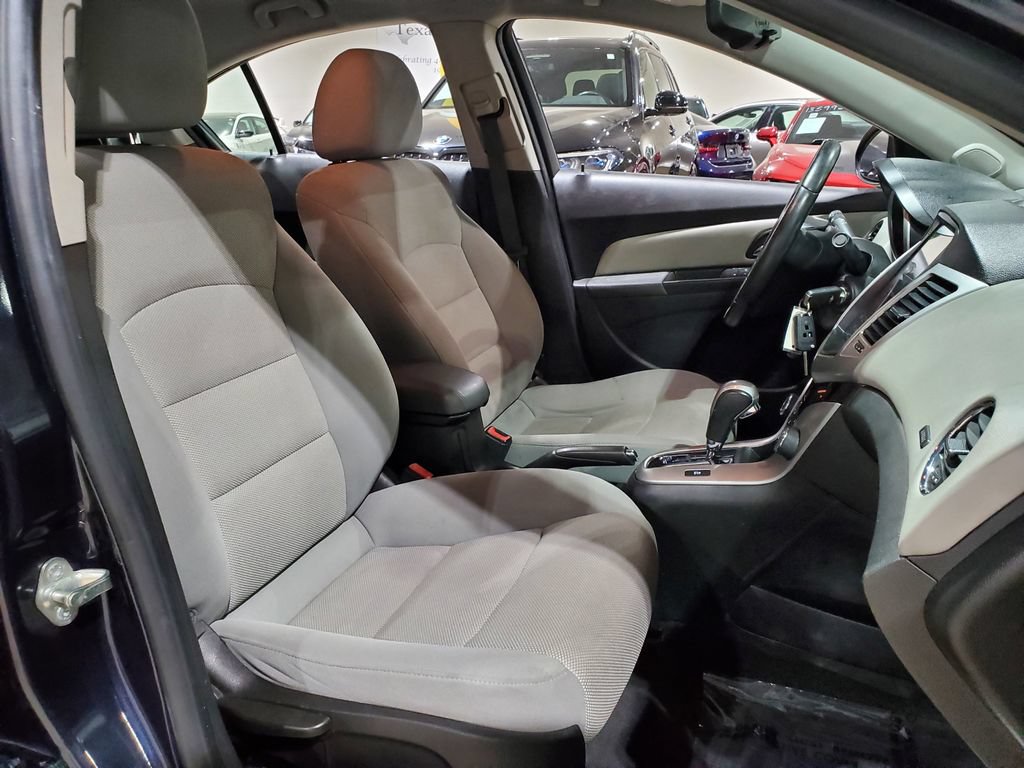 Used 2014 Chevrolet Cruze LT FWD image 13