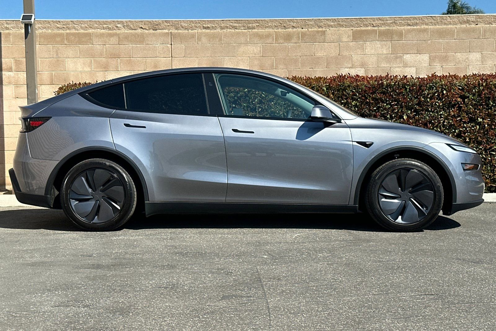 Used 2026 Tesla Model Y Long Range image 3