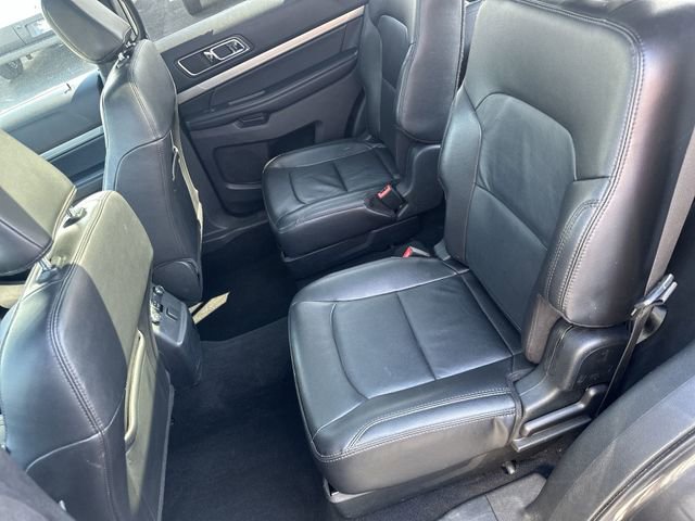 Used 2018 Ford Explorer XLT w/ Equipment Group 202A AWD/4WD image 27