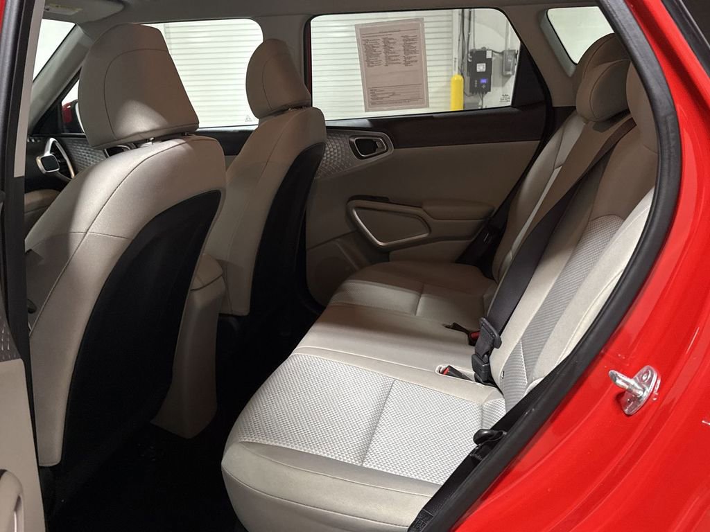 Used 2023 Kia Soul LX FWD image 22