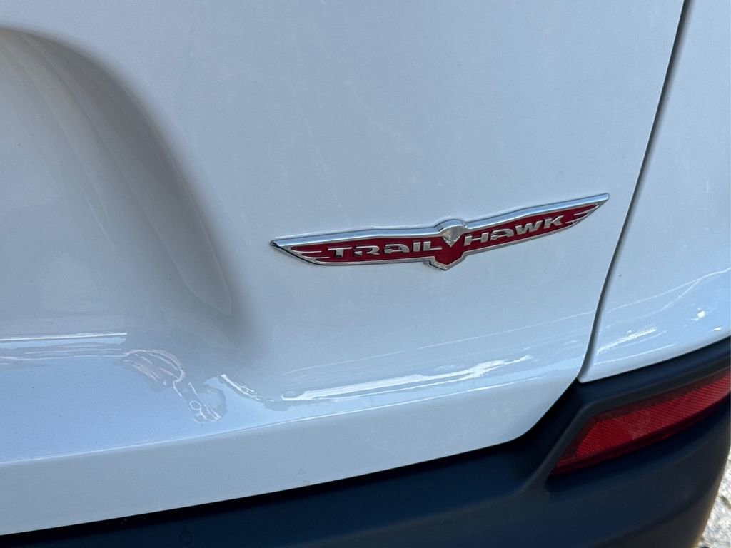 Used 2022 Jeep Cherokee Trailhawk image 14