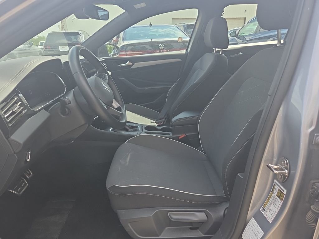 Used 2025 Volkswagen Jetta Sport image 3