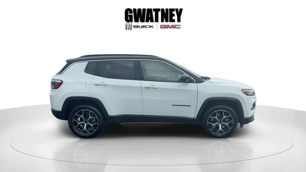 Used 2025 Jeep Compass Limited AWD/4WD image 2