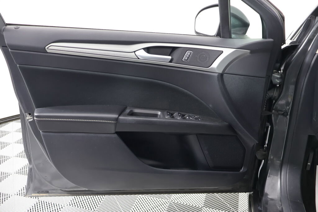 Used 2020 Ford Fusion SE image 14