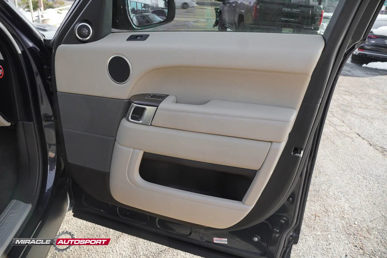 Used 2014 Land Rover Range Rover Sport image 30