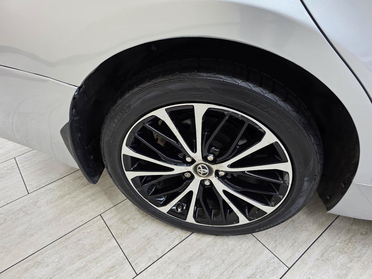 Used 2019 Toyota Camry SE w/ Convenience Package FWD image 37