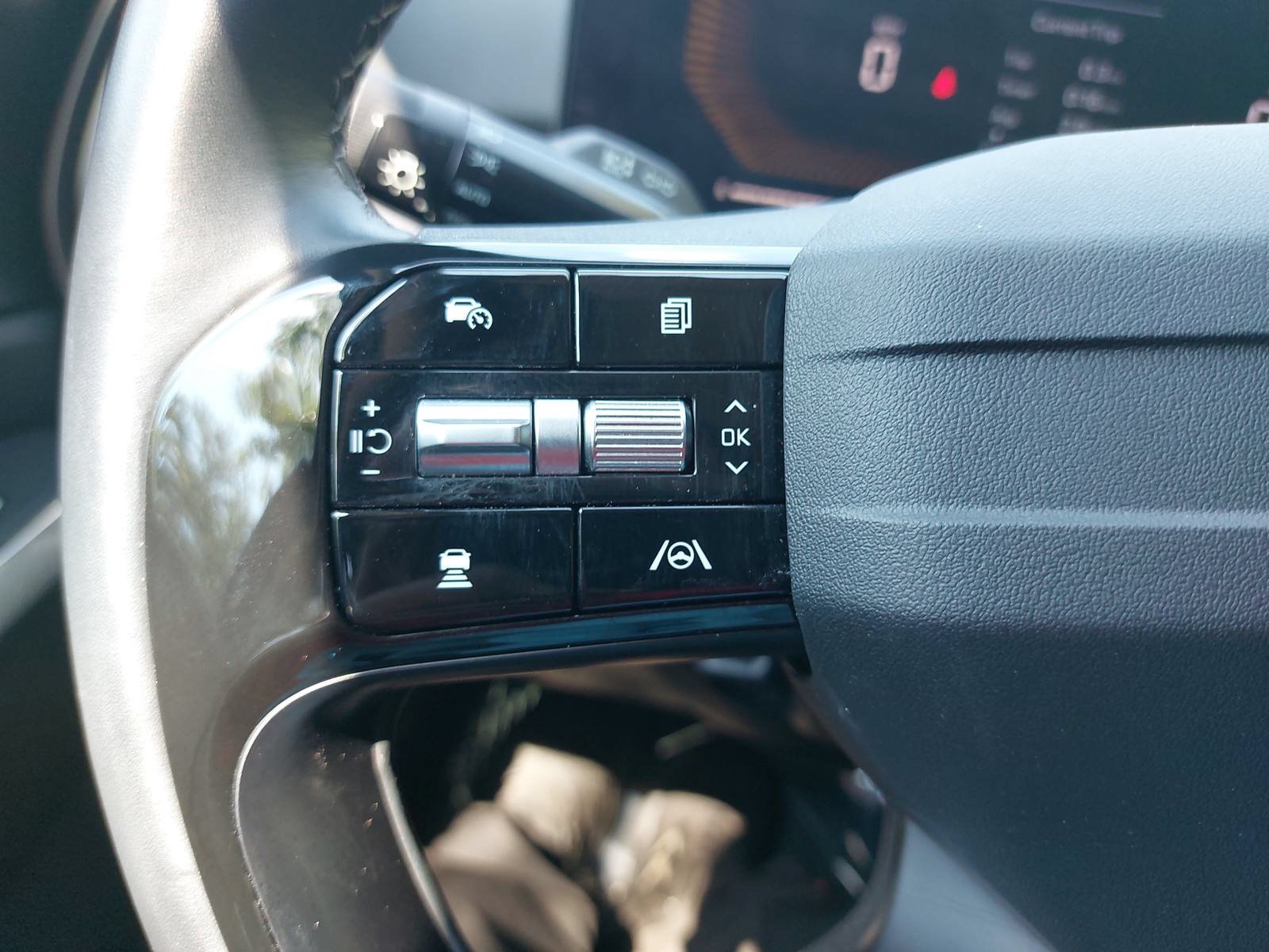 New 2026 Kia Sorento LX FWD image 18