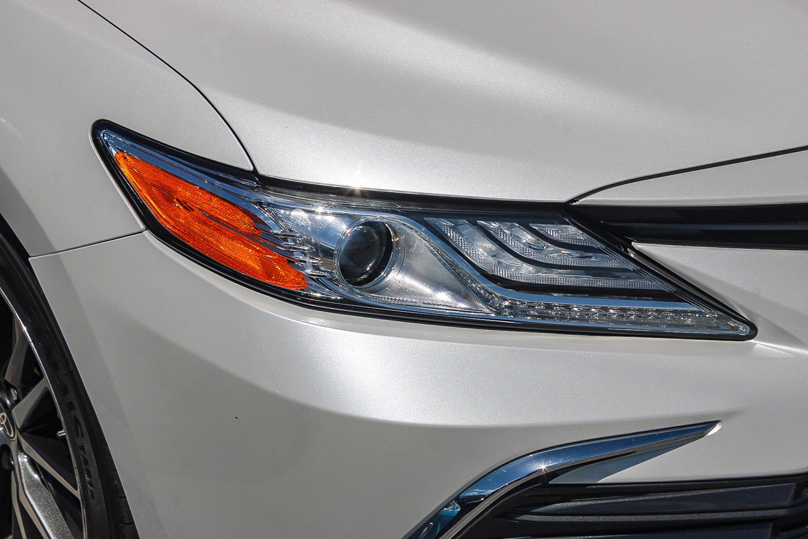 Used 2022 Toyota Camry XLE FWD image 2