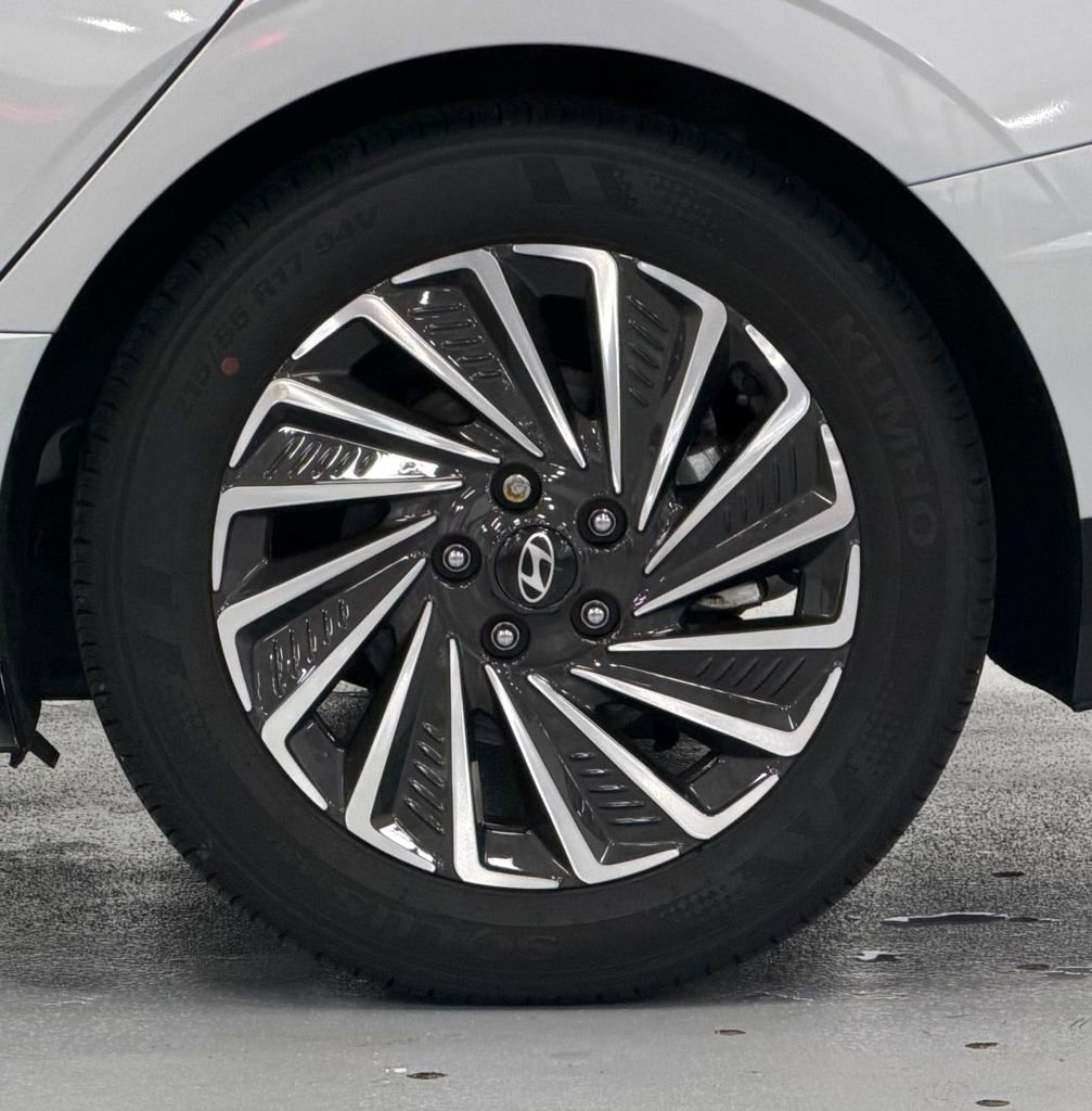 New 2025 Hyundai Sonata Limited image 8
