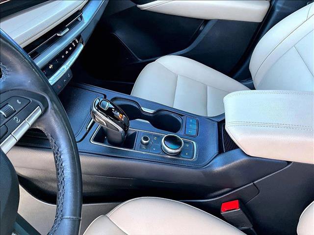 Used 2024 Cadillac XT4 Luxury w/ Cold Weather Package image 15