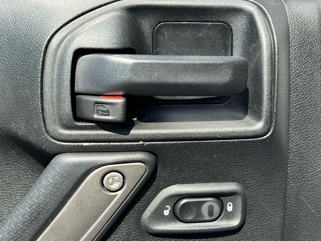 Used 2018 Jeep Wrangler Unlimited Sport S AWD/4WD image 17