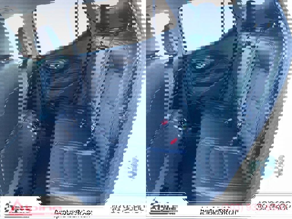 Used 2023 GMC Terrain SLT image 13