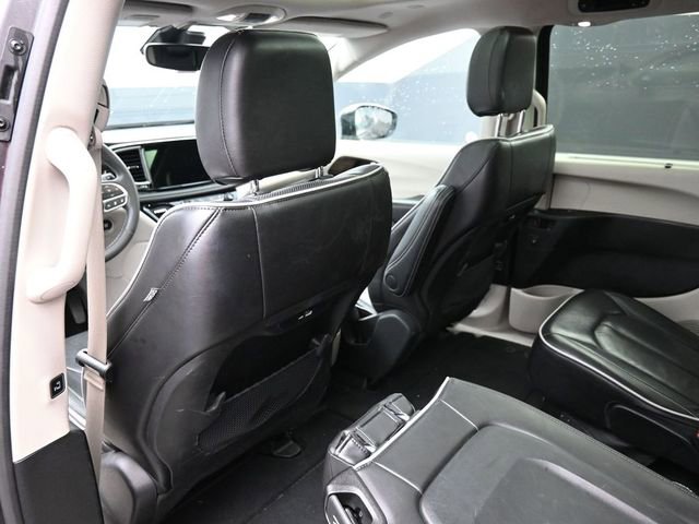 Used 2023 Chrysler Pacifica Limited FWD image 18