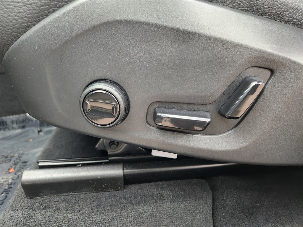 Used 2025 Volvo XC60 B5 Plus image 7