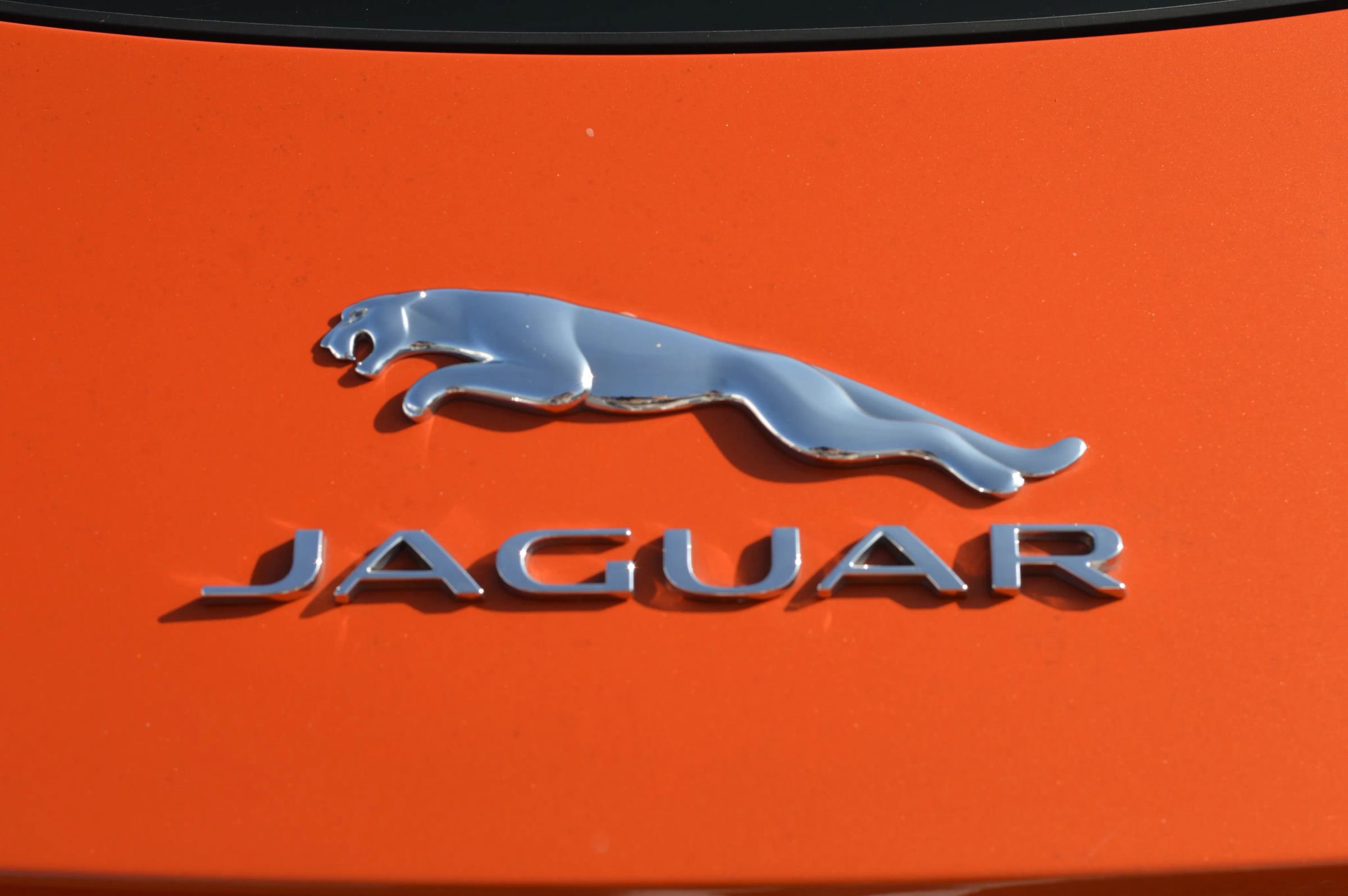 Used 2016 Jaguar F-TYPE R image 18