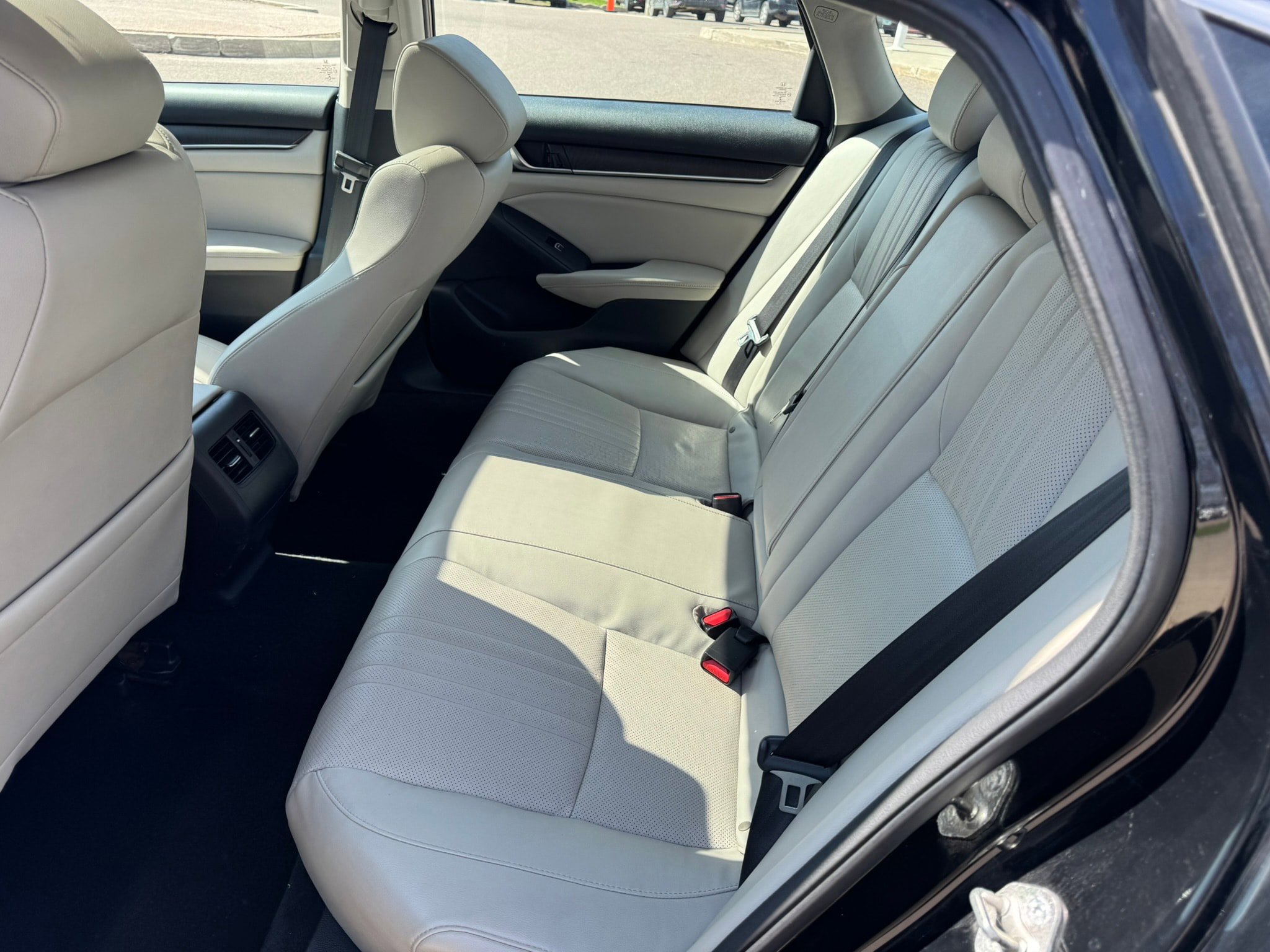 Used 2018 Honda Accord EX-L image 10