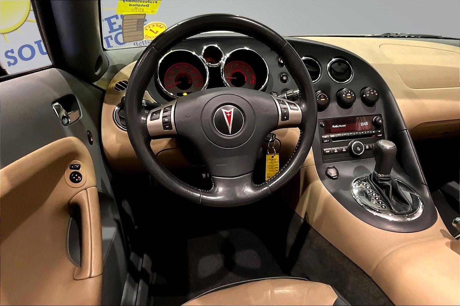 Used 2007 Pontiac Solstice Convertible w/ Premium Package RWD image 9