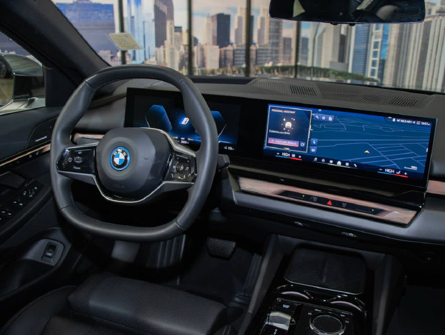 Used 2024 BMW i5 eDrive40i w/ Premium Package RWD image 14