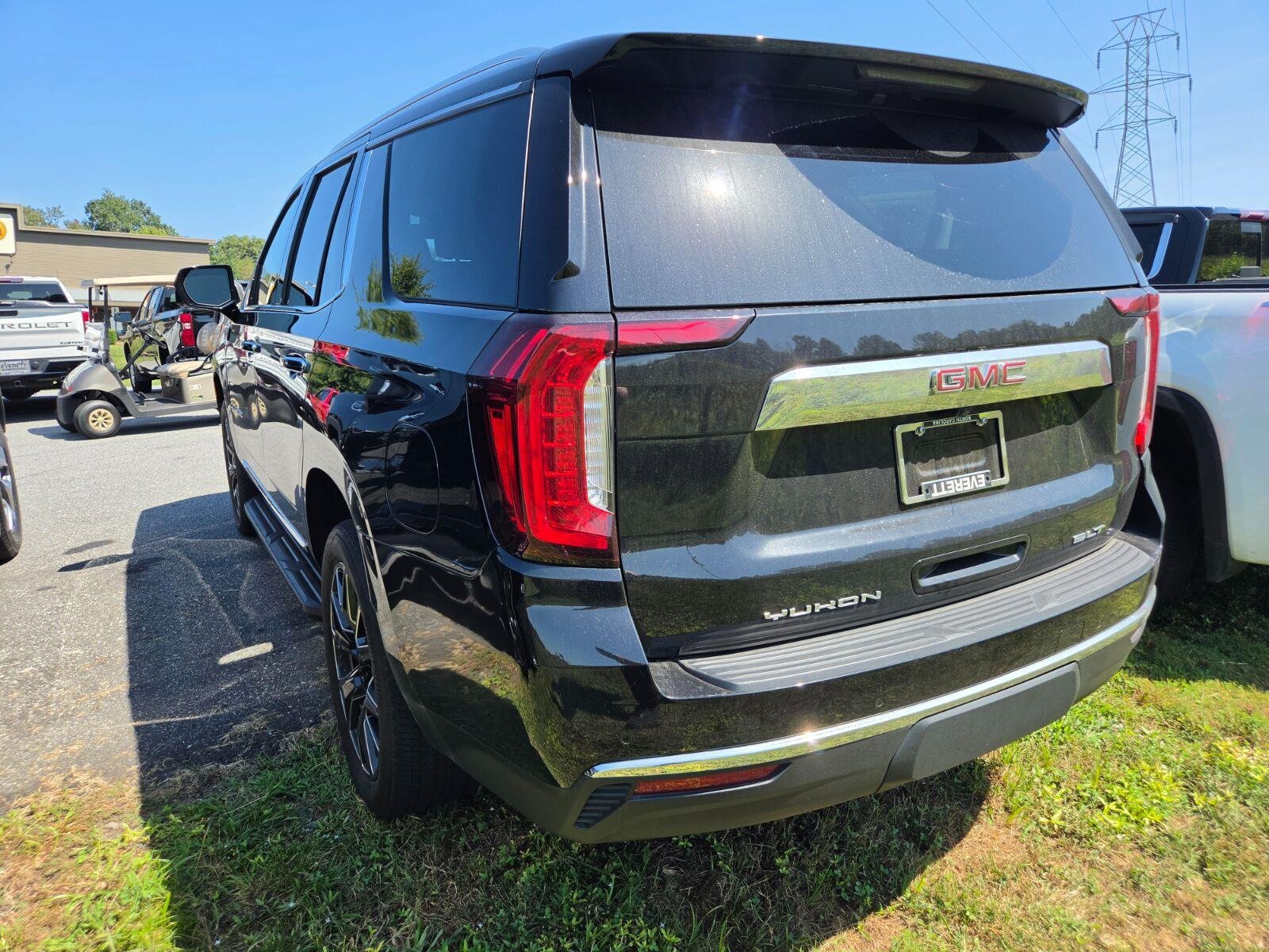 Used 2021 GMC Yukon SLT w/ SLT Premium Package AWD/4WD image 8