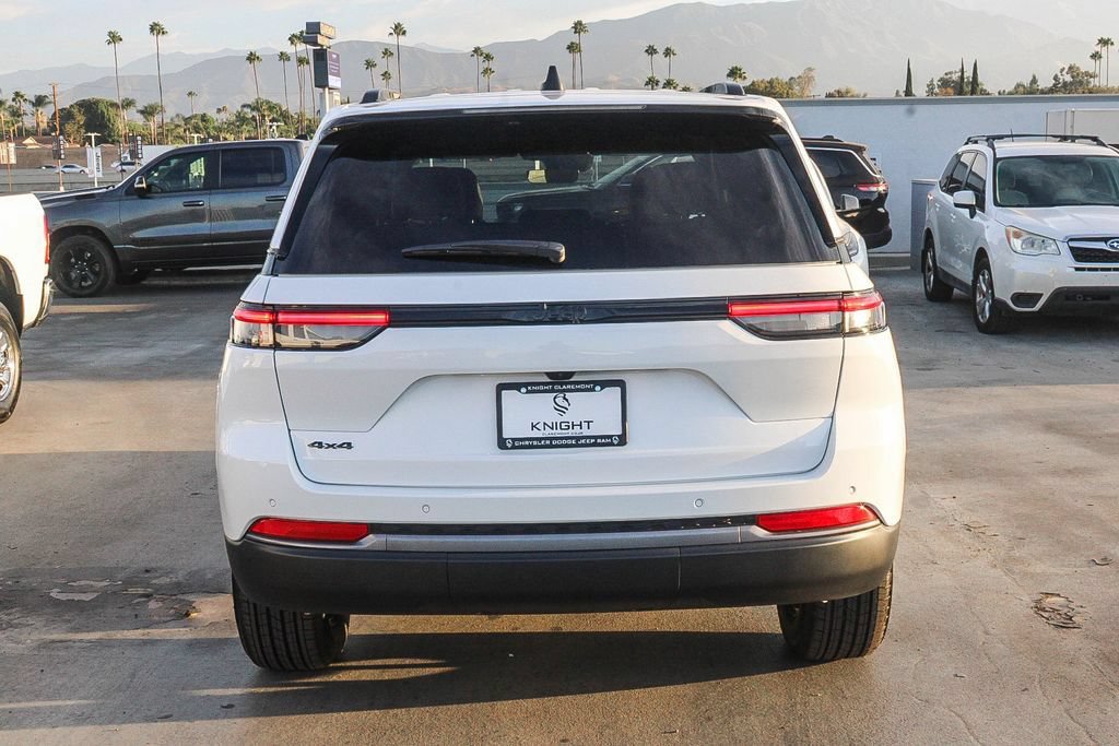 New 2026 Jeep Grand Cherokee Altitude AWD/4WD image 8