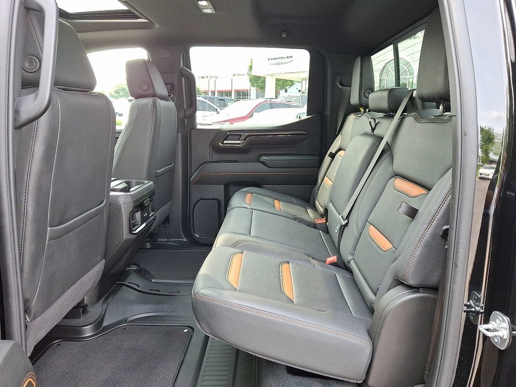 Used 2025 GMC Sierra 1500 AT4 w/ Technology Package AWD/4WD image 10