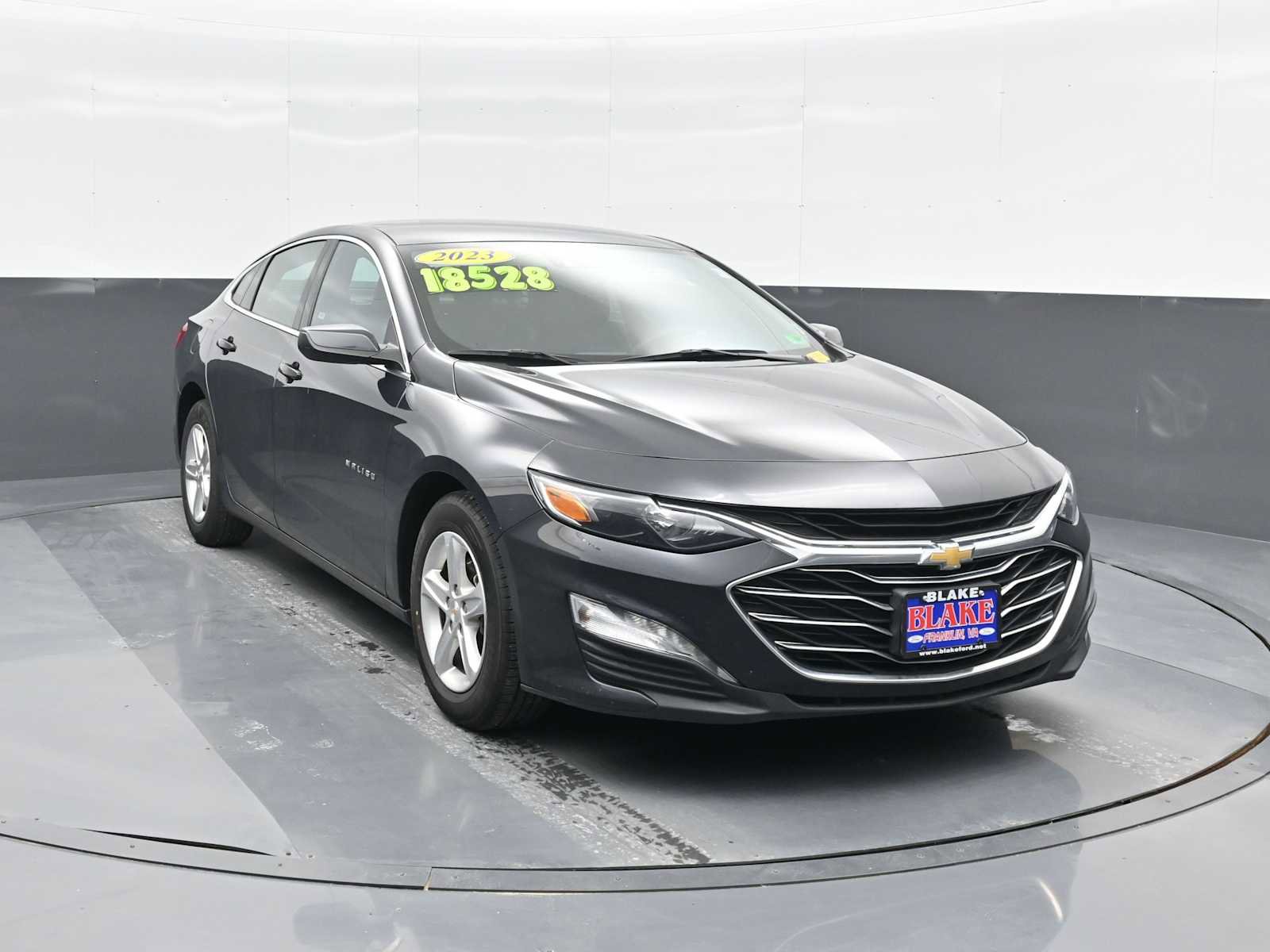 Used 2023 Chevrolet Malibu LT image 2