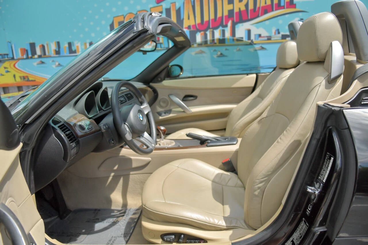 Used 2003 BMW Z4 2.5i image 12