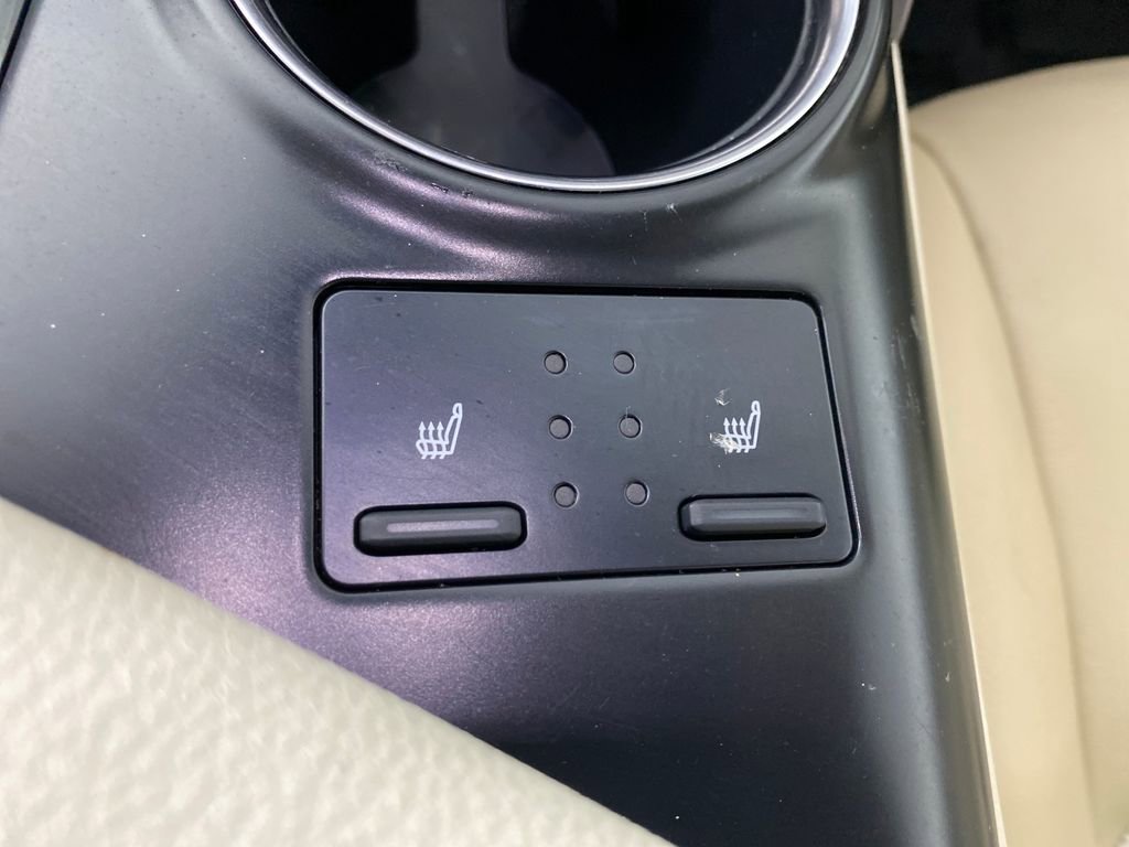 Certified 2020 Toyota Camry XLE image 24