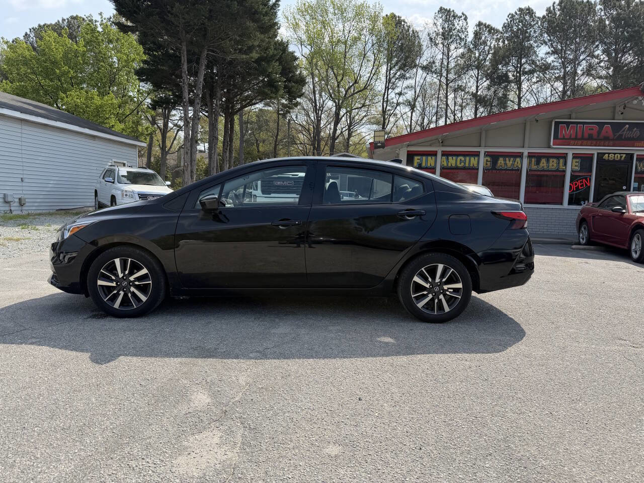 Used 2021 Nissan Versa SV image 3