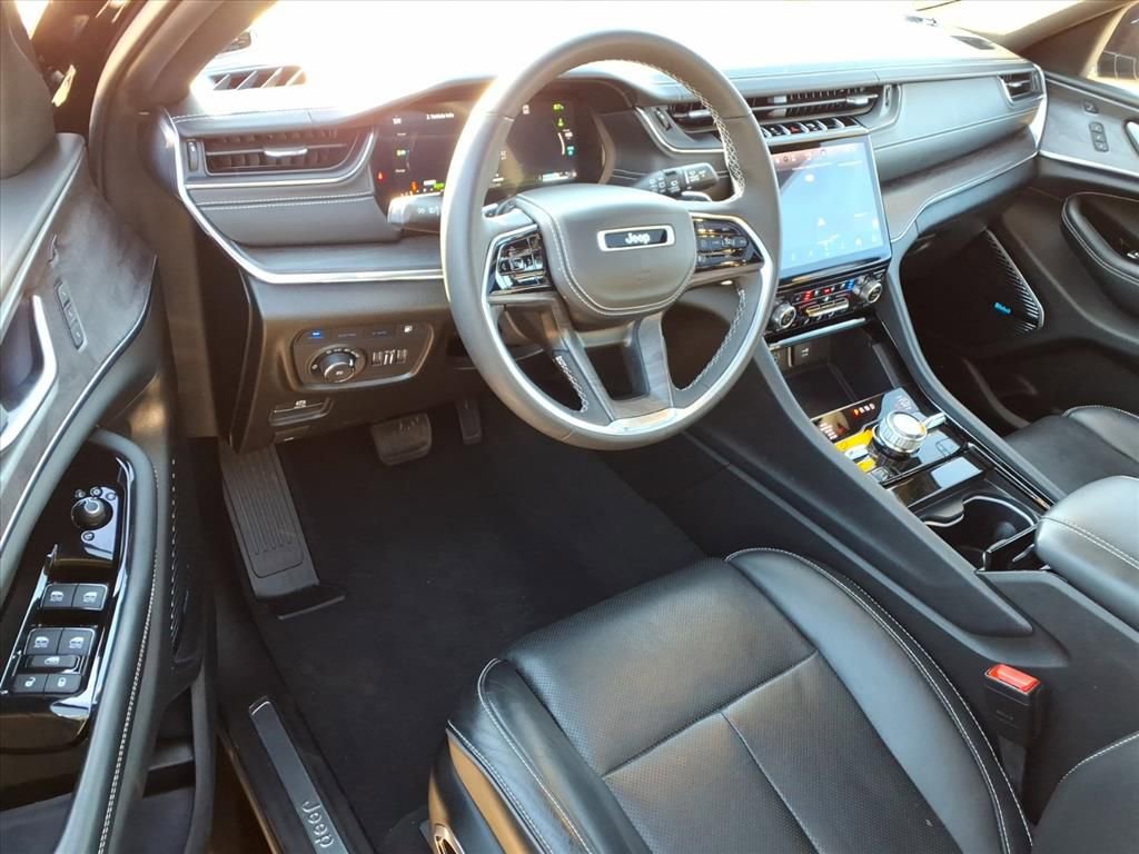 Used 2023 Jeep Grand Cherokee Overland w/ Luxury Tech Group IV image 17