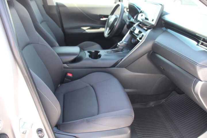 Certified 2022 Toyota Venza LE AWD/4WD image 21
