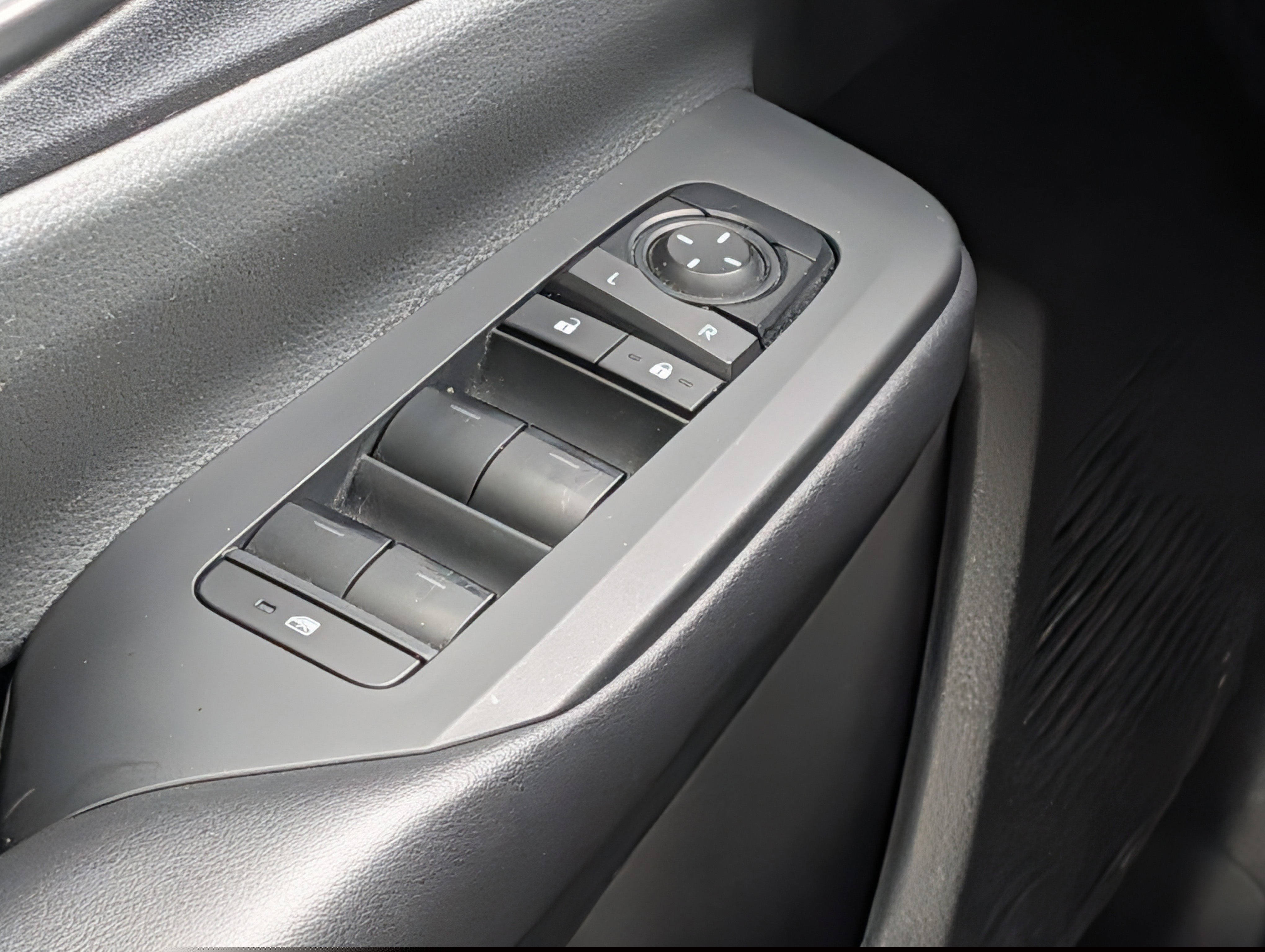 Used 2023 Toyota Prius LE FWD image 26