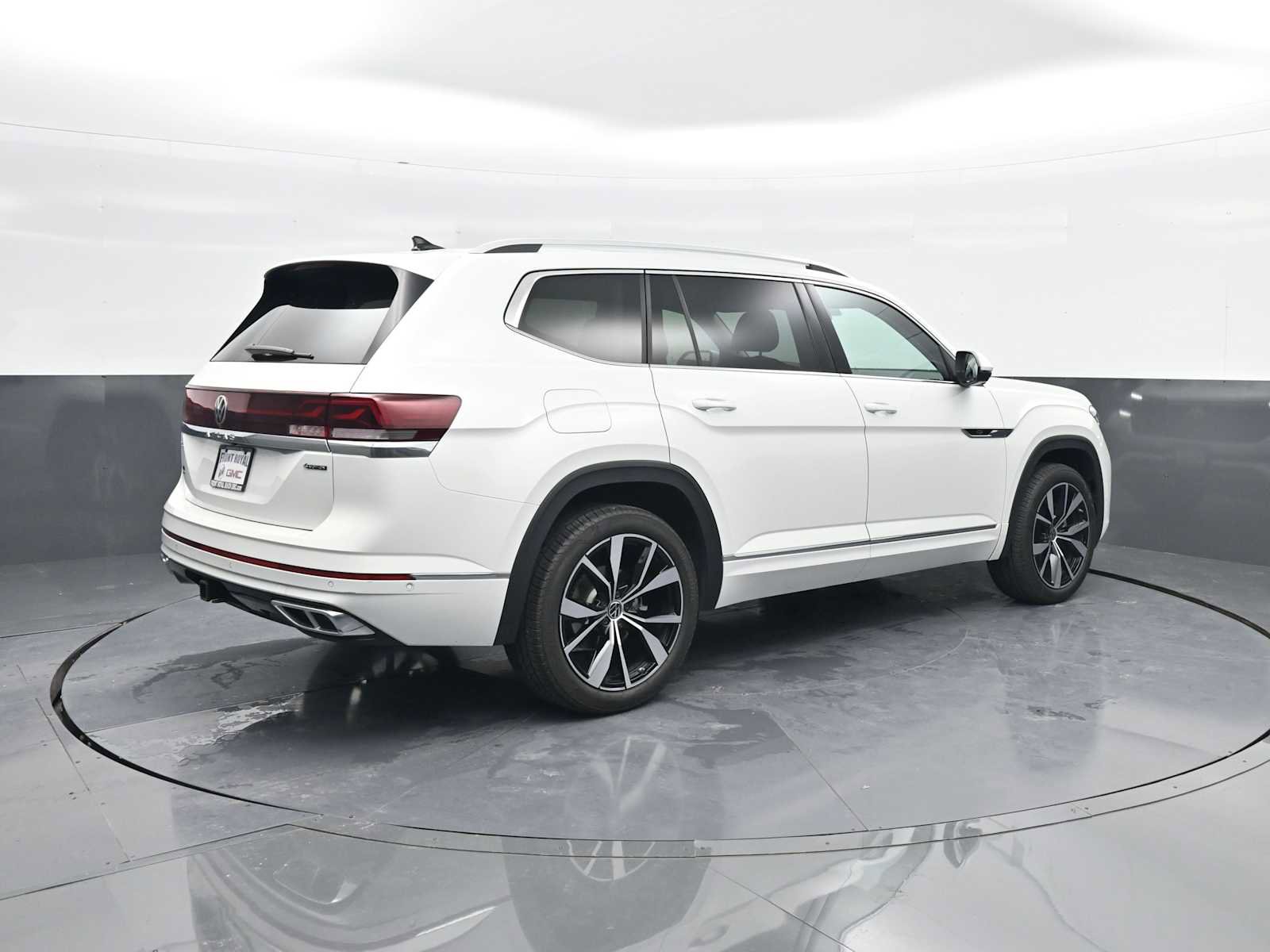 Used 2025 Volkswagen Atlas SEL Premium R-Line image 8