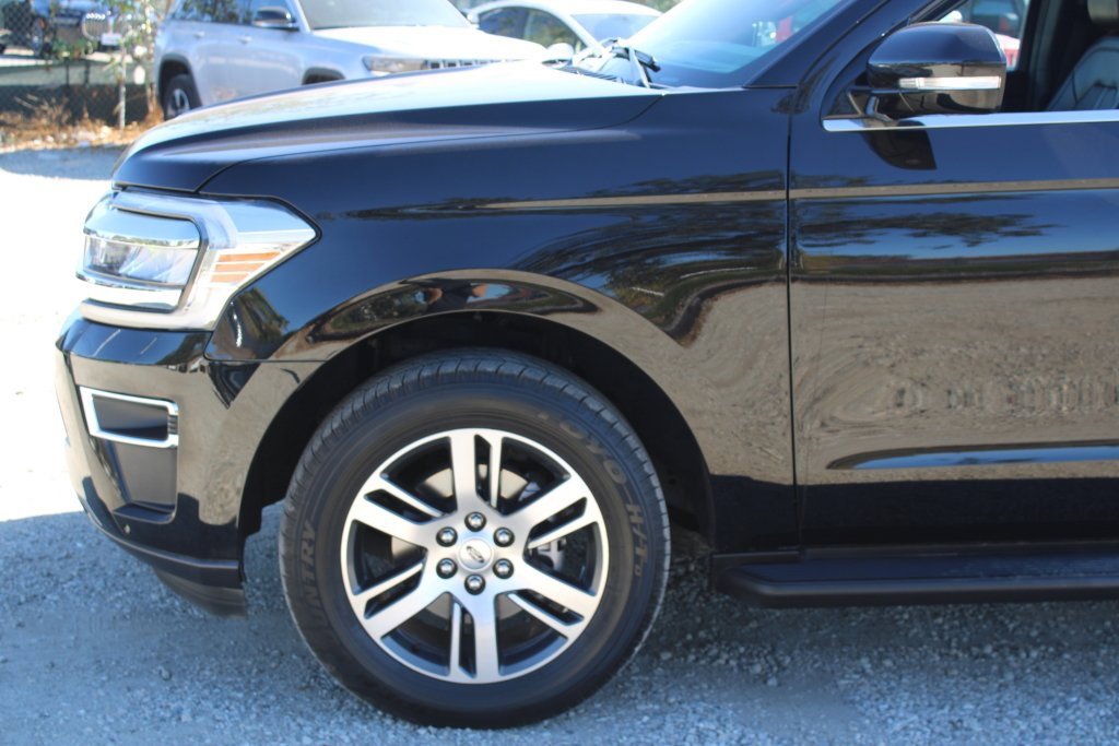 Used 2024 Ford Expedition Limited image 7